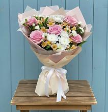 Букет цветов из:  Гвоздики, Орхидеи и Розы в Раменье