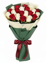 Букет Микс из красных и белых роз в Раменье