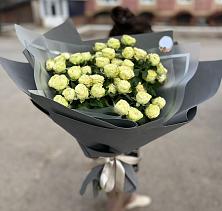 Букет Белые кустовые розы Солинеро в Раменье