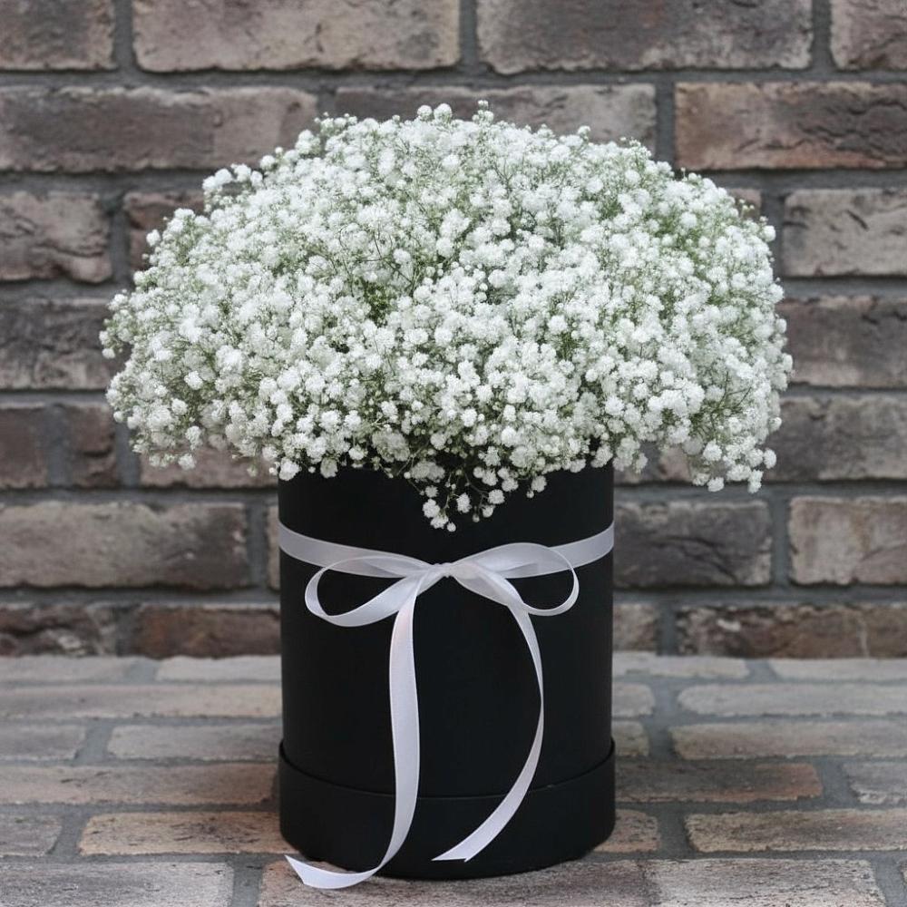 Цветочная композиция из Гипсофила в шляпной коробке в Раменье