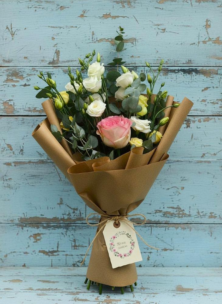 Букет цветов из: Розы и Лизиантусы в Раменье