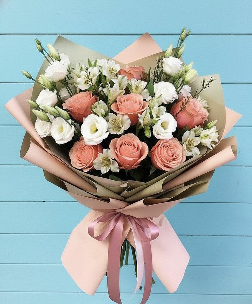 Букет цветов из: Розы, Альстромерии и Лизиантусы в Раменье