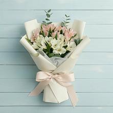 Букет цветов из:  Альстромерии в Раменье
