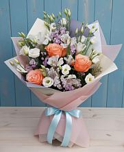 Букет цветов из:  Лизиантусы, Розы, Альстромерии и Гипсофила в Раменье