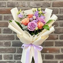 Букет цветов из:  Лизиантусы и Розы в Раменье