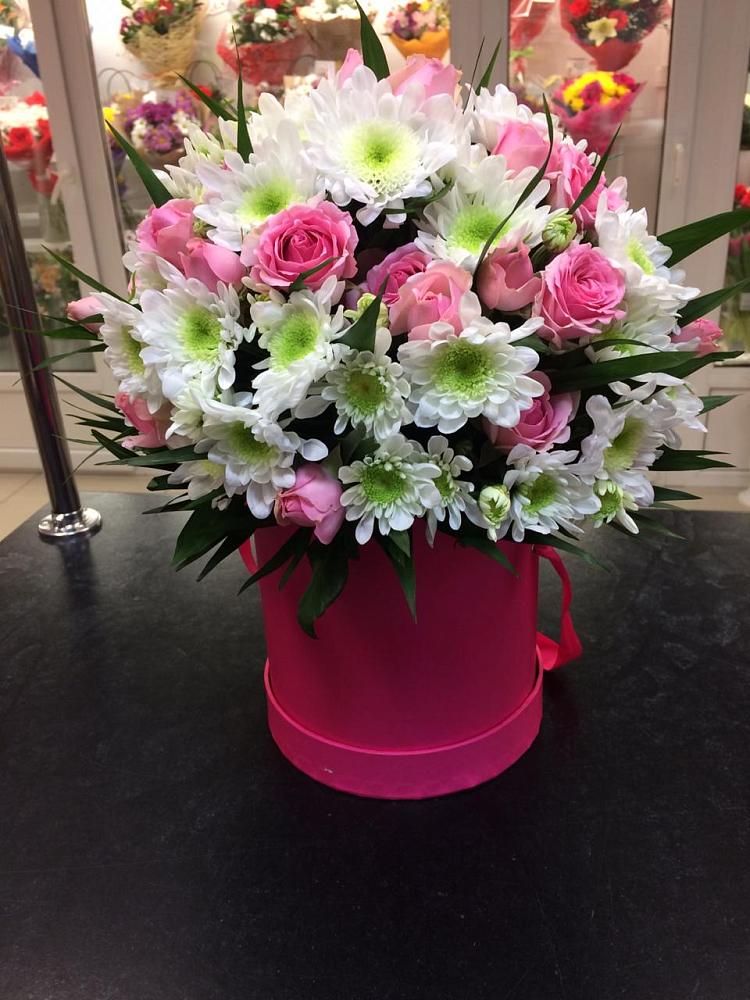 Цветочная композиция из Розы и Хризантемы в шляпной коробке в Раменье