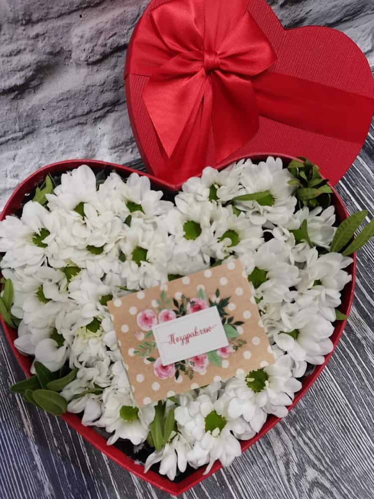 Цветочная композиция из Хризантемы в виде сердца в Раменье