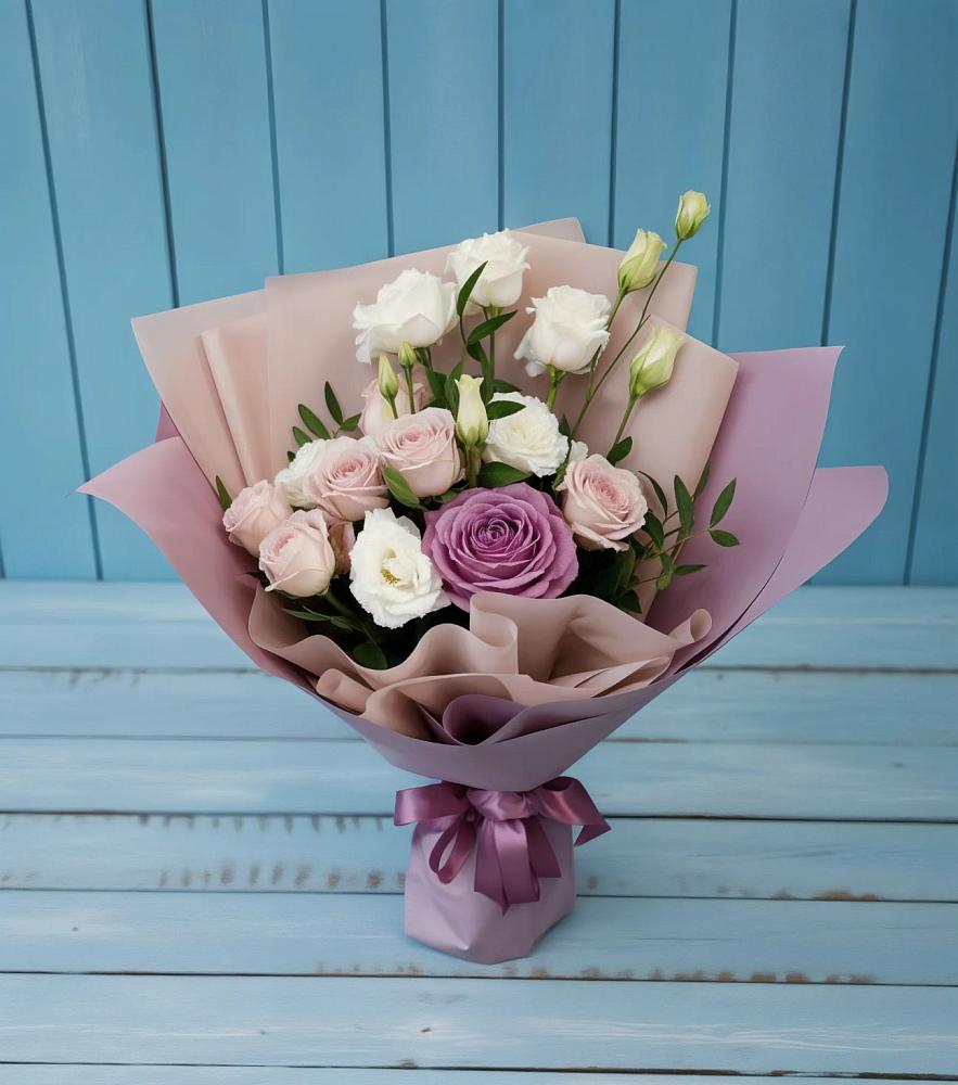 Букет цветов из: Розы и Лизиантусы в Раменье